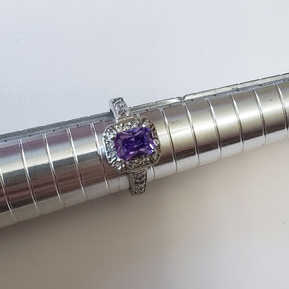Princess cut pale amethyst ring silver tone, size 6. - Picture 5 of 6